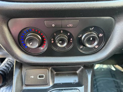 Used 2021 RAM ProMaster City Tradesman FWD image 19