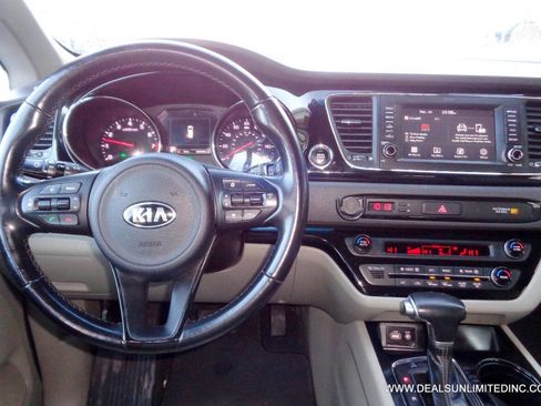 Used 2017 Kia Sedona EX image 10