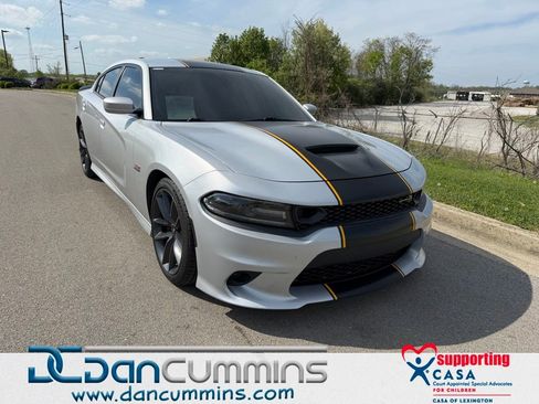 Used 2019 Dodge Charger Scat Pack RWD image 1