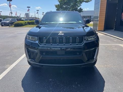 New 2026 Jeep Grand Cherokee L Limited w/ Luxury Tech Group II AWD/4WD image 3