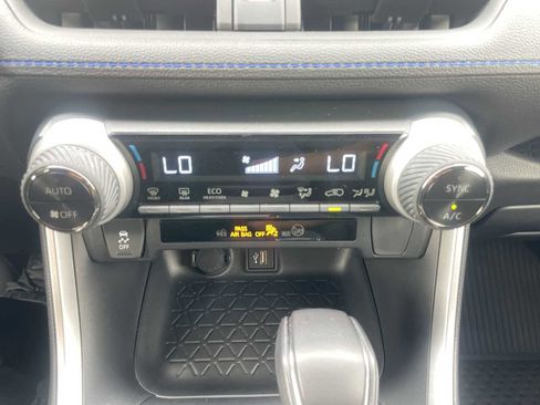 Used 2025 Toyota RAV4 SE image 16