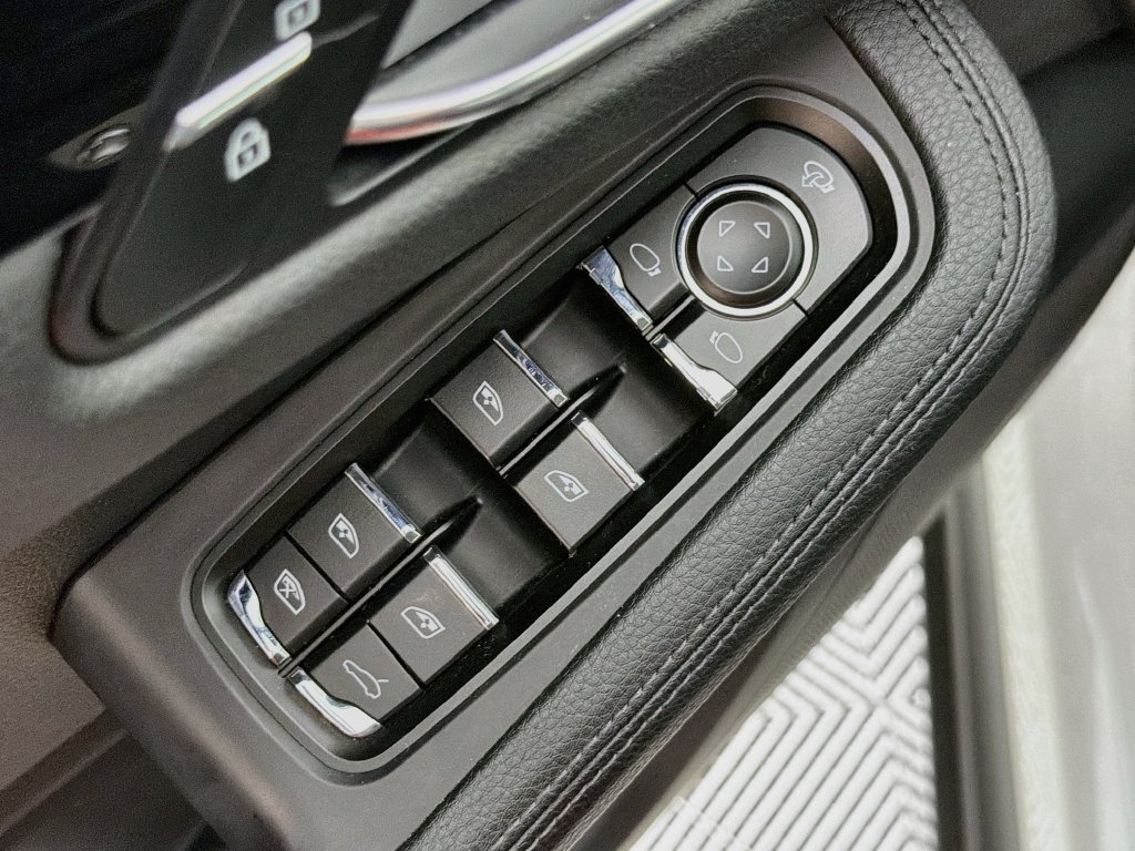 Certified 2023 Porsche Macan AWD/4WD image 20