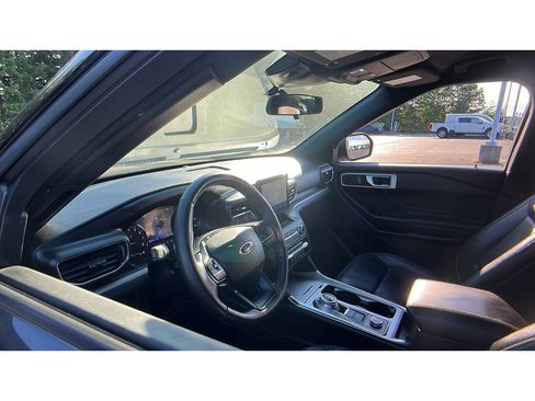 Used 2020 Ford Explorer XLT w/ Equipment Group 202A image 6