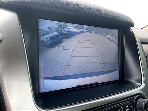 Used 2018 Chevrolet Suburban LT image 30