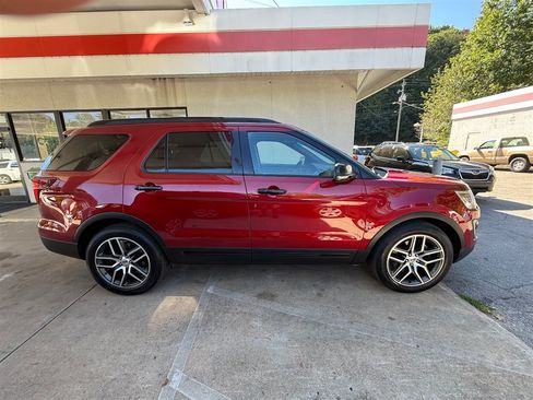 Used 2017 Ford Explorer Sport w/ Equipment Group 401A AWD/4WD image 2