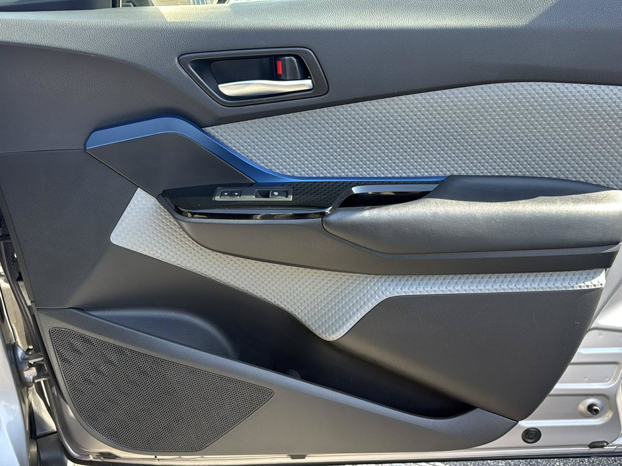 Used 2019 Toyota C-HR XLE FWD image 14