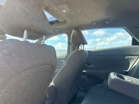 Used 2024 Hyundai Elantra SEL w/ Convenience Package FWD image 30