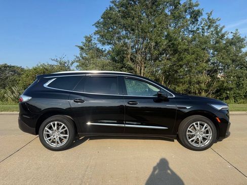 Used 2023 Buick Enclave Essence w/ Experience Buick Package AWD/4WD image 2