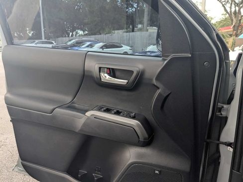 Used 2020 Toyota Tacoma TRD Off-Road w/ TRD Premium Off Road Package AWD/4WD image 29