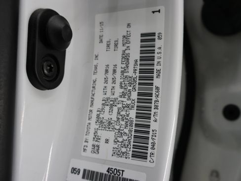 Used 2016 Toyota Tacoma TRD Off-Road image 50