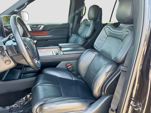 Used 2024 Lincoln Navigator L Reserve AWD/4WD image 11