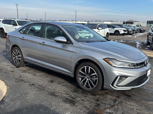 Used 2025 Volkswagen Jetta SE image 5