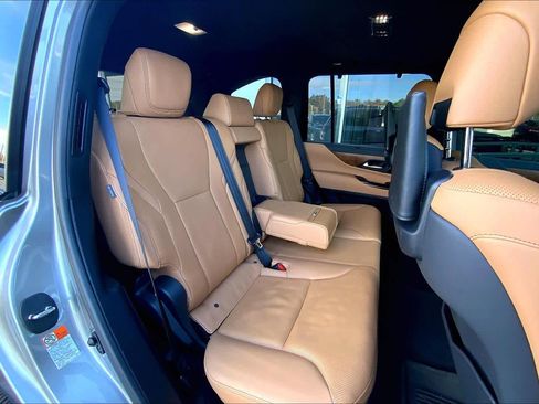 Used 2024 Lexus LX 600 4WD w/ Luxury Package image 21