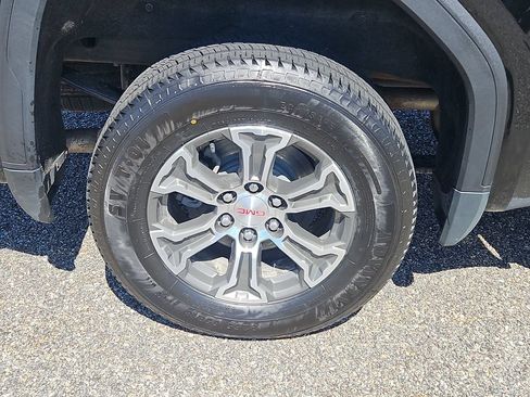 Certified 2025 GMC Sierra 1500 SLT AWD/4WD image 9
