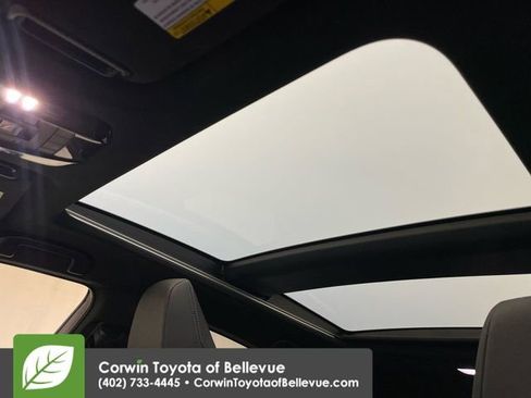 Used 2021 Toyota Venza Limited image 24