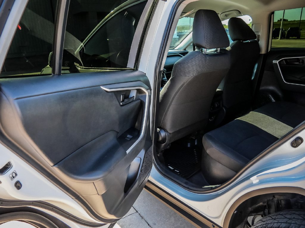 Used 2019 Toyota RAV4 LE AWD/4WD image 24
