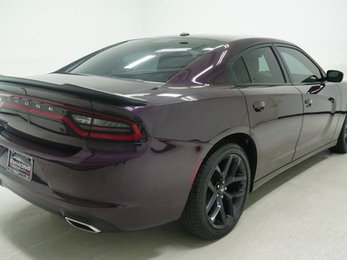 Used 2021 Dodge Charger SXT w/ Blacktop Package RWD image 4