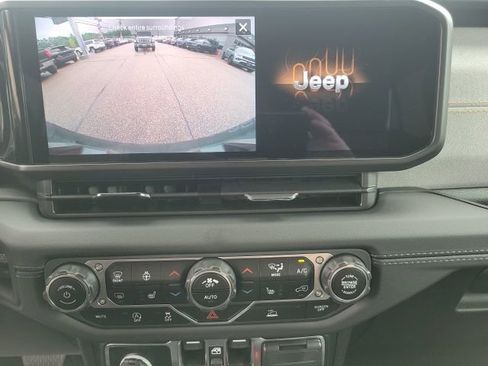 Used 2024 Jeep Wrangler Sahara AWD/4WD image 60