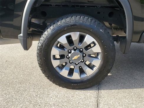 Used 2024 Chevrolet Silverado 2500 Custom w/ Custom Value Package image 5