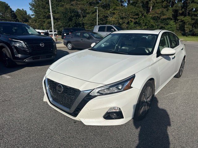 Used 2020 Nissan Altima 2.5 SL FWD image 1
