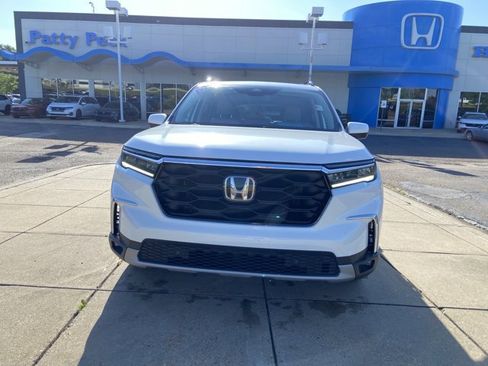 Used 2023 Honda Pilot Touring image 3