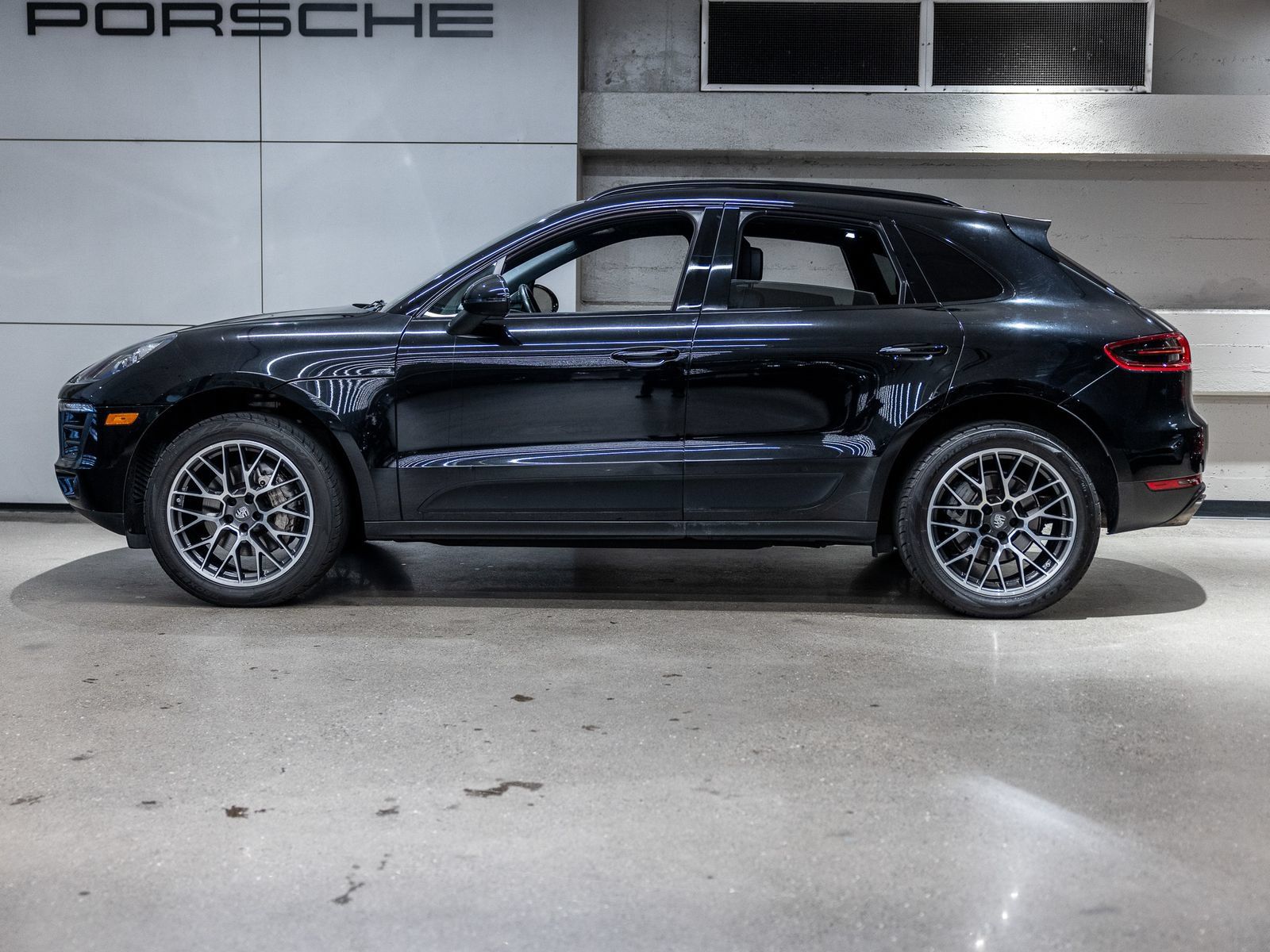 Used 2017 Porsche Macan S AWD/4WD image 2