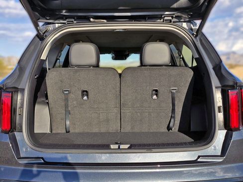 Used 2023 Kia Sorento SX image 5