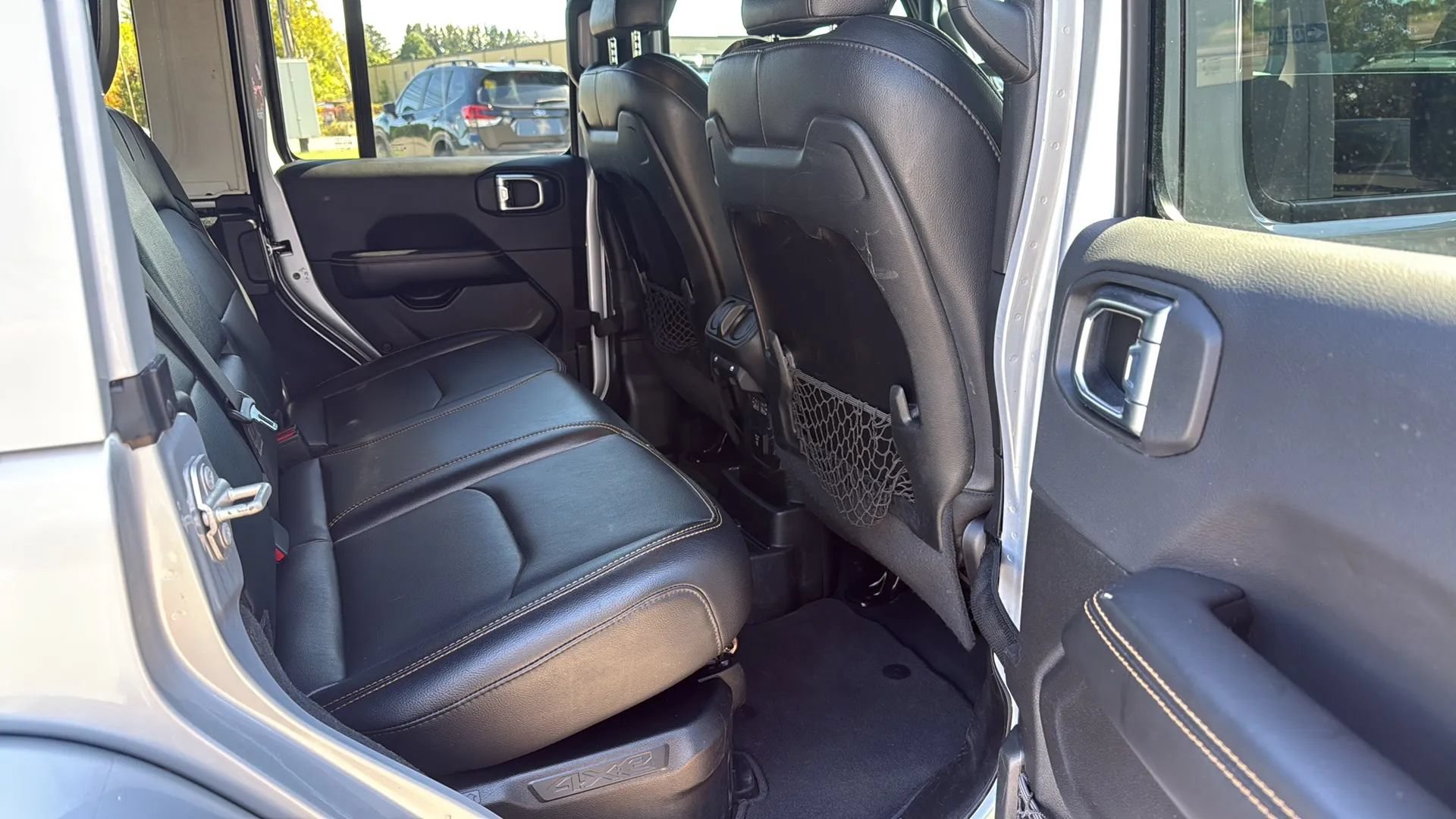 Used 2024 Jeep Wrangler Unlimited Sahara w/ Technology Group AWD/4WD image 43