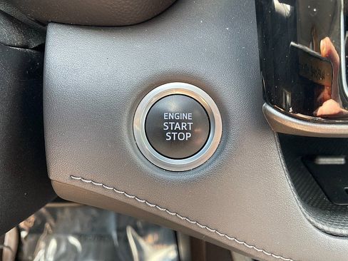 Used 2021 Toyota Highlander XLE image 18