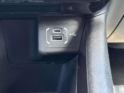 Used 2022 Jeep Compass Latitude w/ Sun and Sound Group AWD/4WD image 27