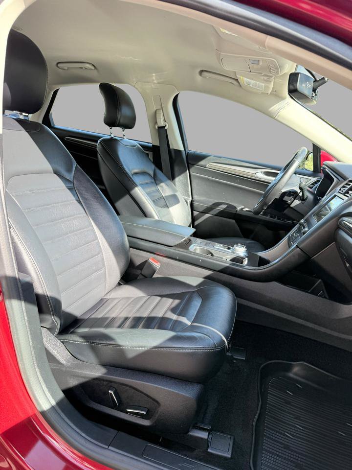 Used 2017 Ford Fusion SE w/ Fusion SE Technology Package FWD image 17