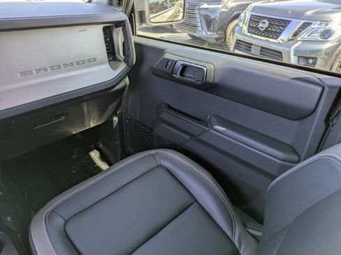 Used 2025 Ford Bronco Outer Banks AWD/4WD image 18