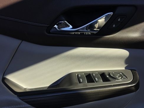 Used 2020 GMC Acadia SLT w/ Driver Alert Package II image 17