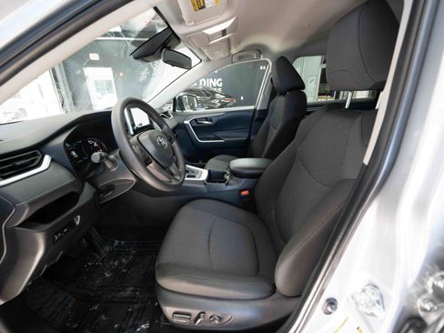 Used 2025 Toyota RAV4 XLE image 9