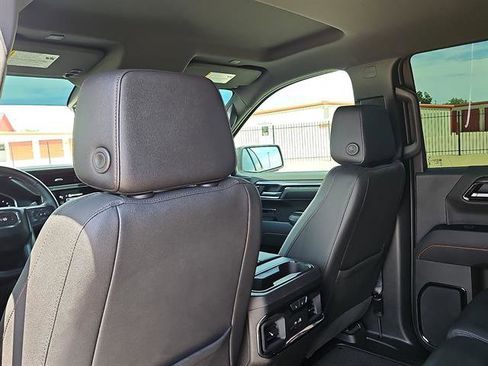 Used 2023 GMC Sierra 1500 AT4 w/ AT4 Premium Package AWD/4WD image 11