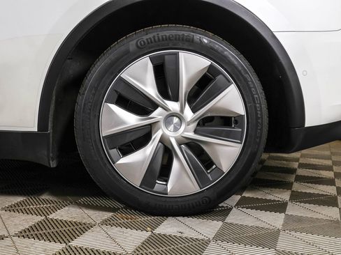 Used 2022 Tesla Model Y Long Range image 19