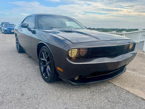 Used 2013 Dodge Challenger SXT RWD image 4