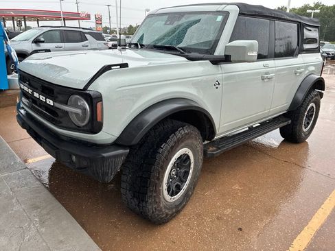 Used 2022 Ford Bronco Outer Banks w/ Sasquatch Package AWD/4WD image 1
