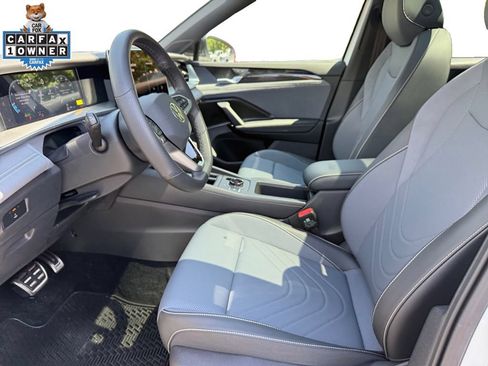 Used 2026 Volkswagen Tiguan SE R-Line AWD/4WD image 9