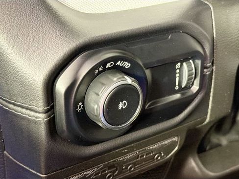 Used 2024 Jeep Wrangler Unlimited Sahara AWD/4WD image 10