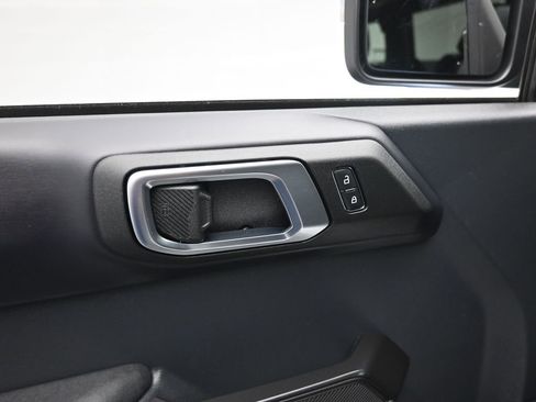 Used 2025 Ford Bronco Badlands image 10