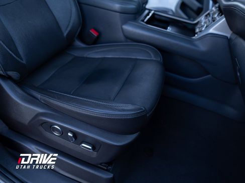 Used 2021 GMC Yukon XL Denali w/ Denali Premium Package image 23