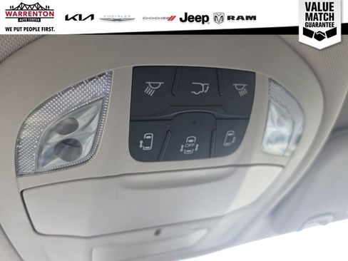 Used 2024 Chrysler Pacifica Touring-L FWD image 20