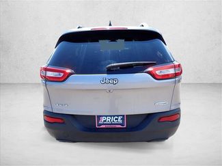 Used 2018 Jeep Cherokee Latitude Plus w/ Cold Weather Group AWD/4WD video 3