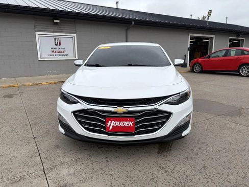 Used 2022 Chevrolet Malibu LT FWD image 2