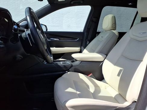 Used 2023 Cadillac XT6 Sport w/ Technology Package AWD/4WD image 18