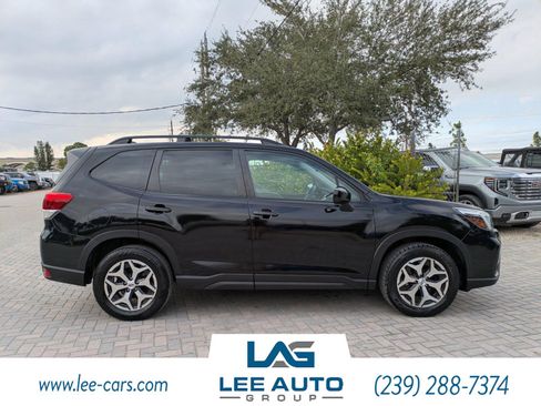 Used 2021 Subaru Forester Premium image 2