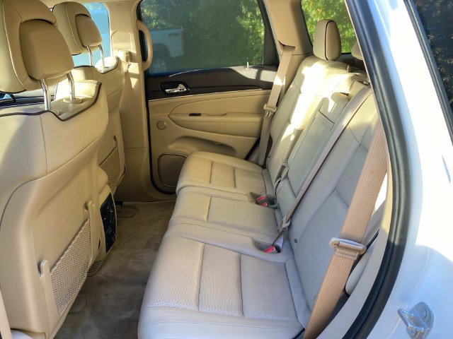 Used 2019 Jeep Grand Cherokee Overland AWD/4WD image 9