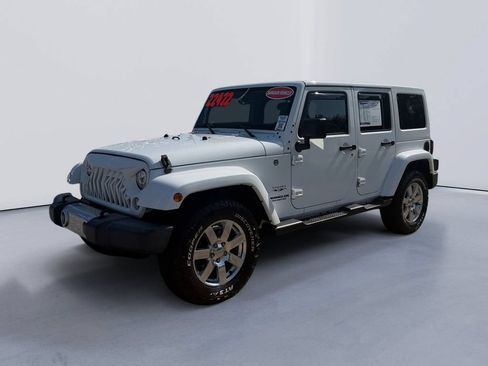 Used 2017 Jeep Wrangler Unlimited Sahara AWD/4WD image 7