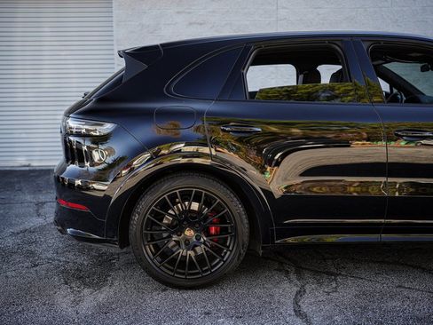 Used 2022 Porsche Cayenne GTS w/ Premium Package Plus image 15